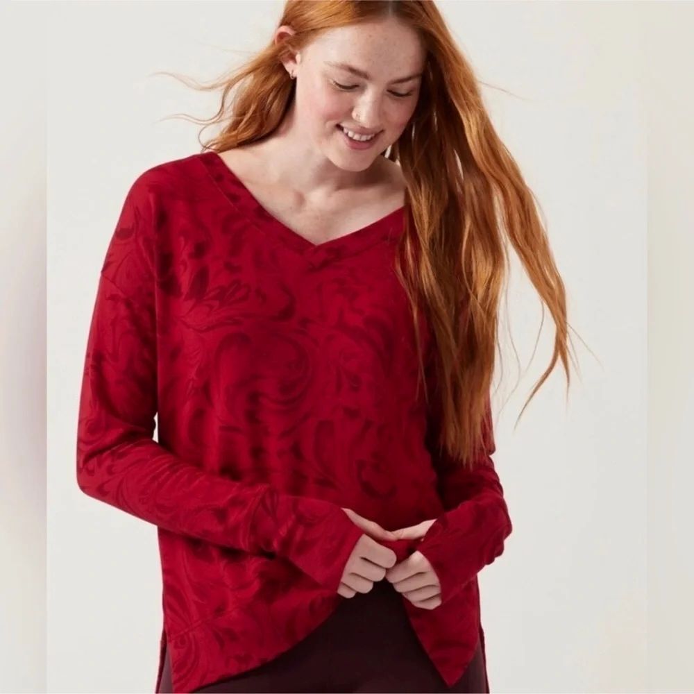 Athleta Coaster Luxe V-Neck Sweatshirt in Agate Red Paisley SZ L EUC